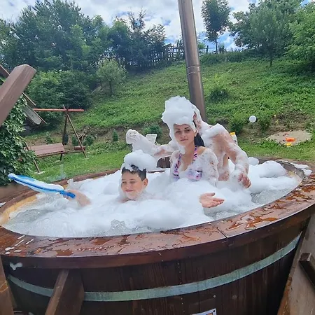 House Of Rei With Hot Tube Holiday home